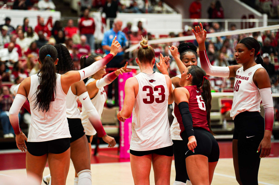 Arkansas Falls in Four to No. 9 Tennessee Friday
