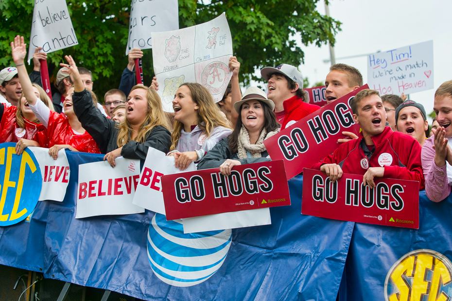 AR Democrat-Gazette on X: FAYETTEVILLE -- The Arkansas Razorbacks did not  let an overcast day with a leaky gray sky dampen the enthusiasm of the  first day of spring football Thursday.