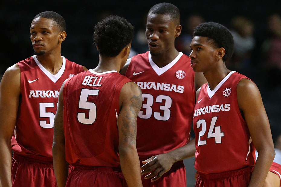 Men’s Basketball Suffers Defeat at MSU Arkansas Razorbacks