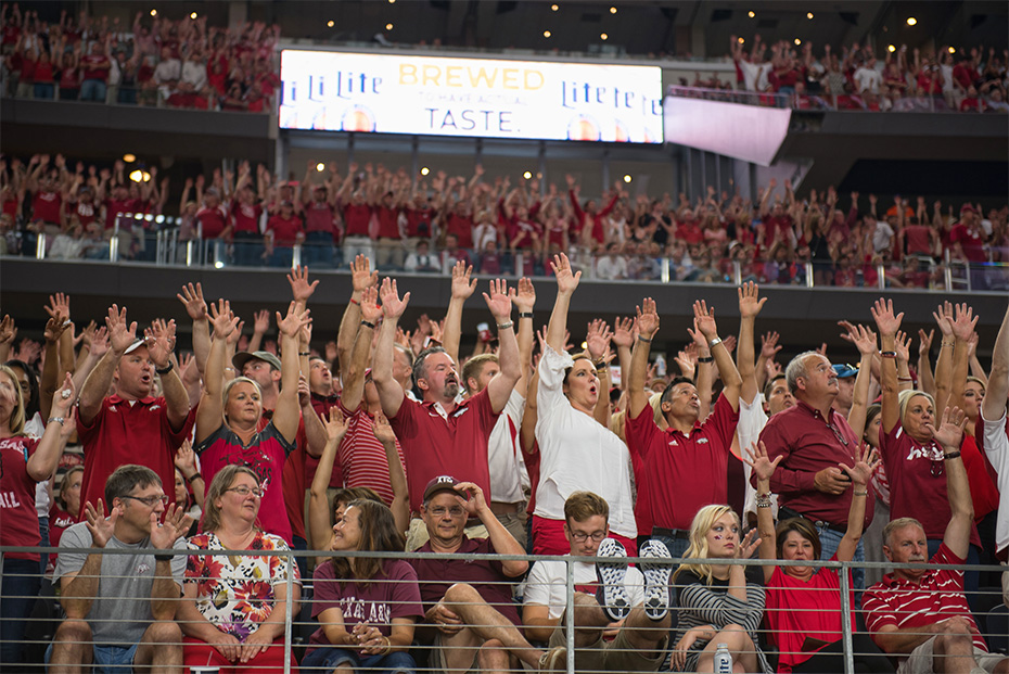 WholeHogSports - Razorback report: Arlington 'electric' for Hogs-Aggies