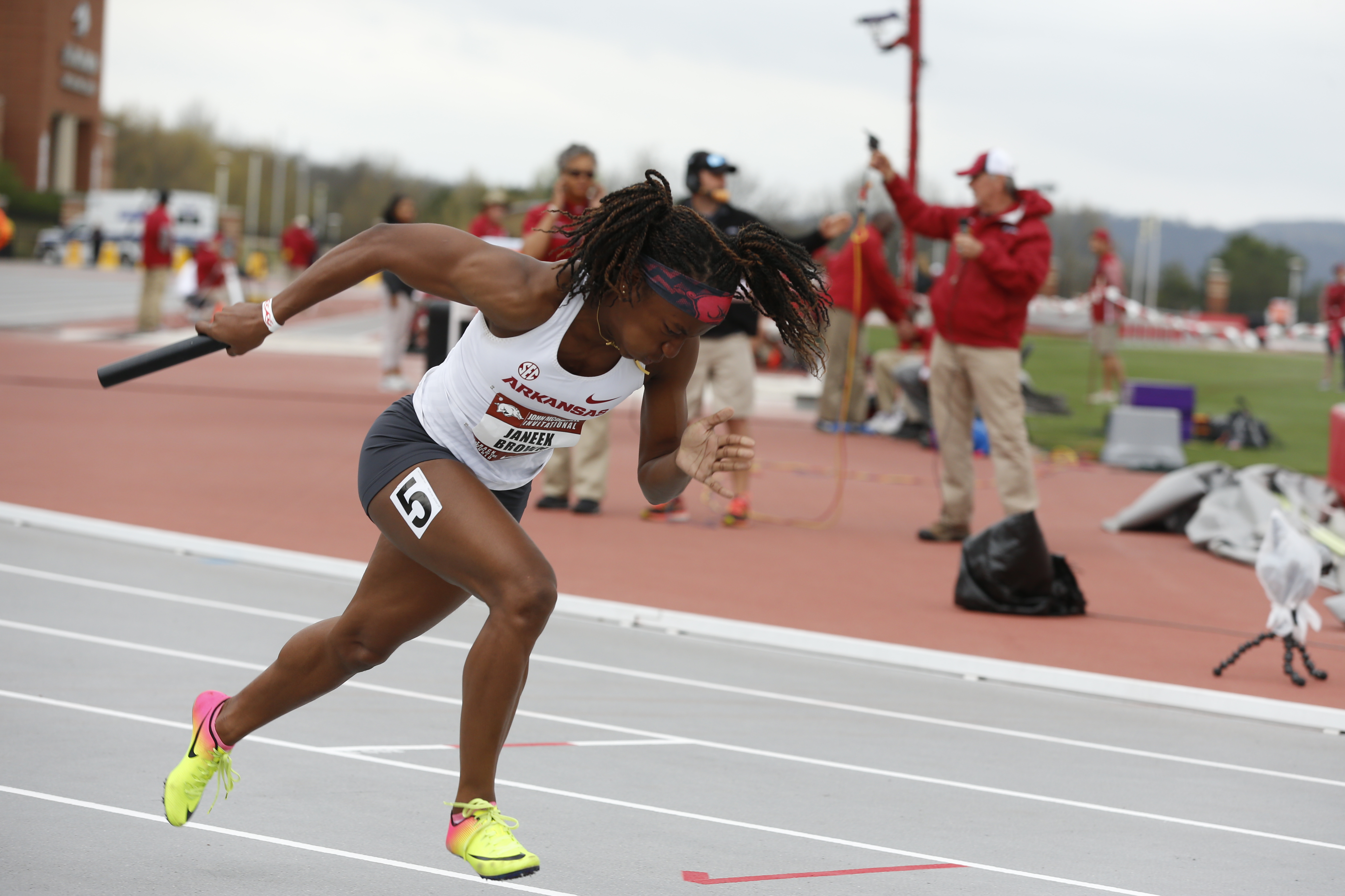 Sprints, Relays Dominate in Baton Rouge for No. 1 Arkansas Arkansas