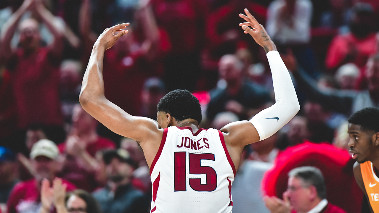 Jones Scores 37 In Win Over Tennessee Arkansas Razorbacks