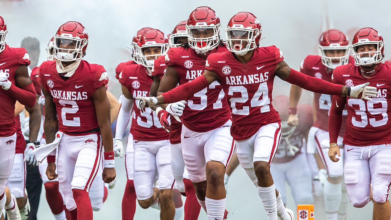 Arkansas DL McTelvin Agim on Bednarik Award watch list