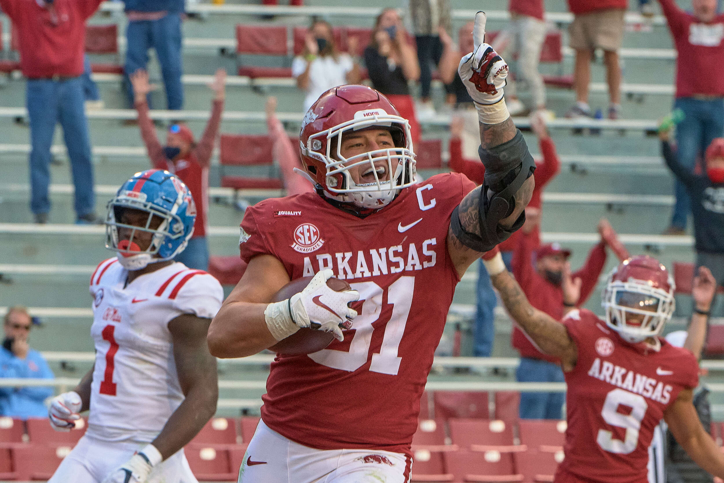 Trey Flowers, Frank Ragnow – former Hogs – named Lions captains