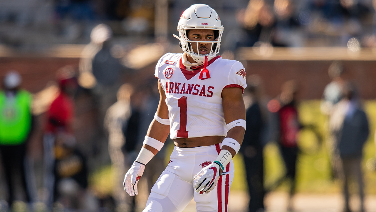 Arkansas DL McTelvin Agim on Bednarik Award watch list