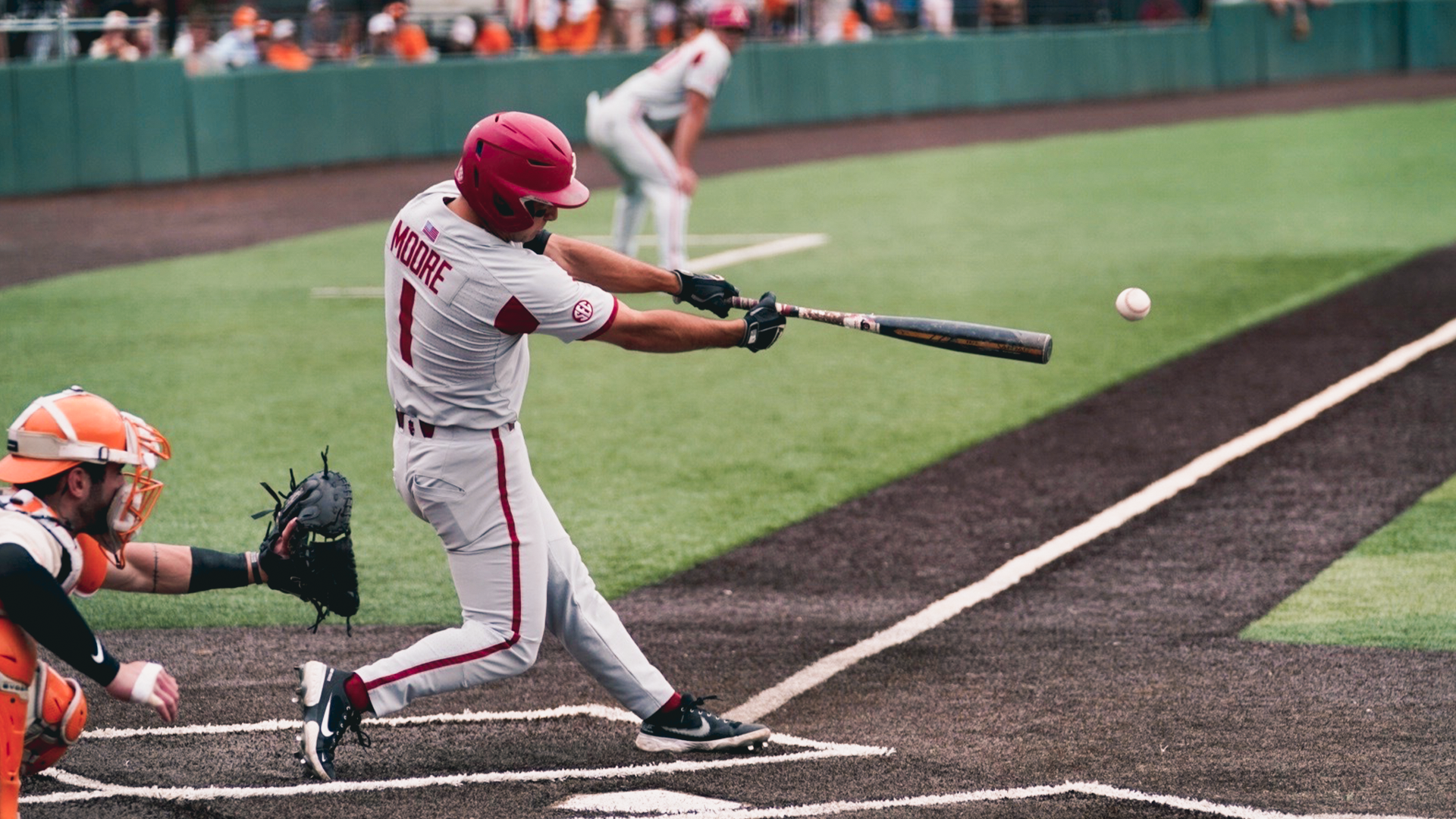 WholeHogSports - No. 1 Tigers win big in finale, take series from