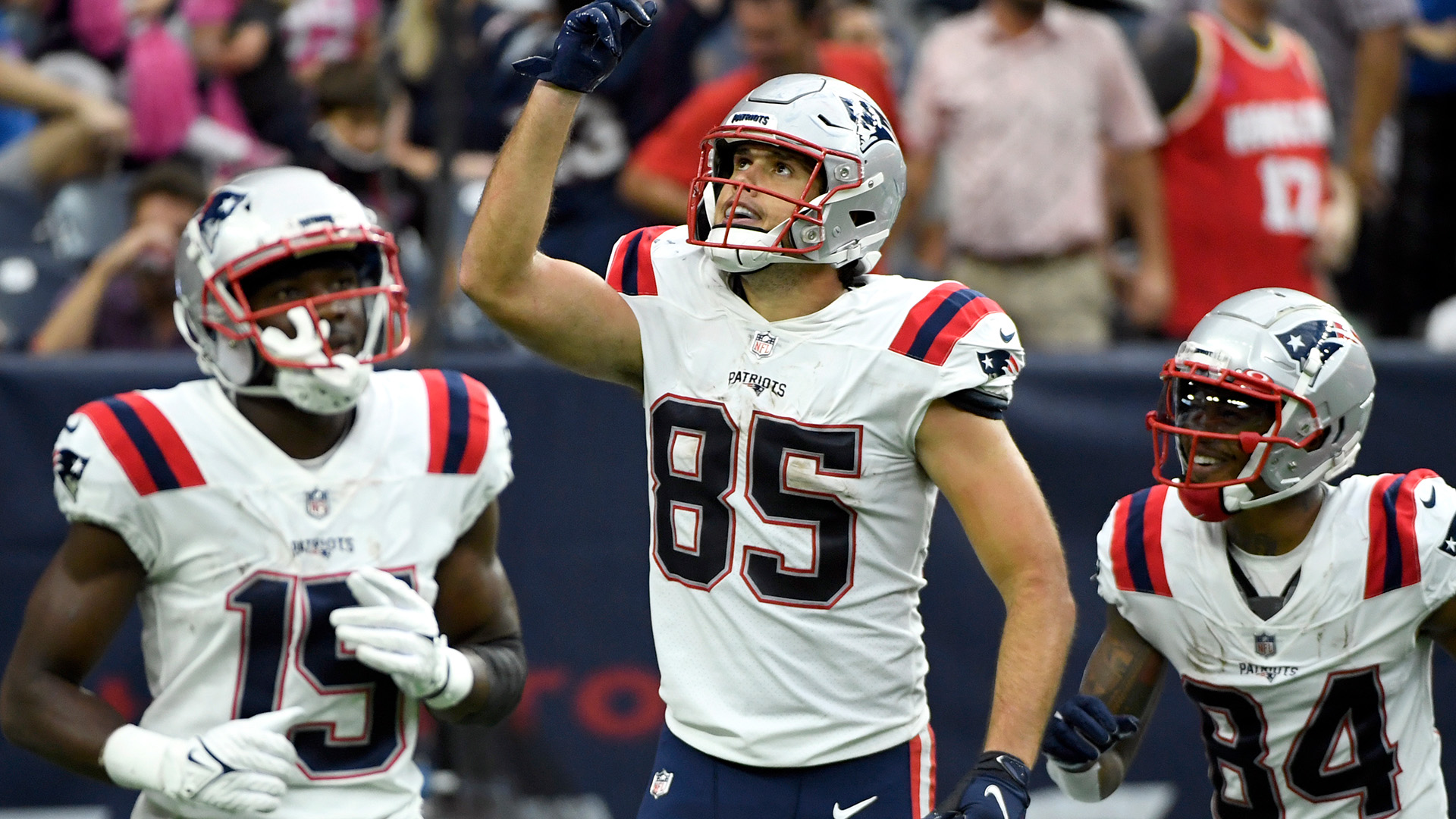 After Hunter Henry fourth-quarter touchdown, Patriots trail 17-10