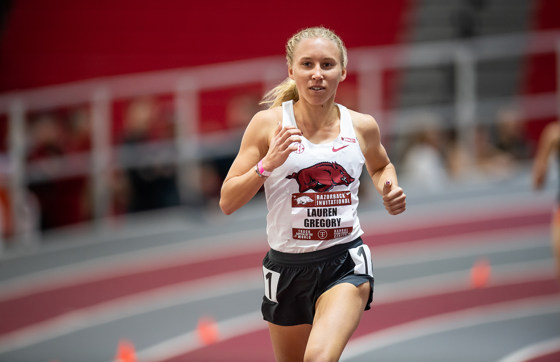 Solid 5,000m times open indoor season for UA distance runners