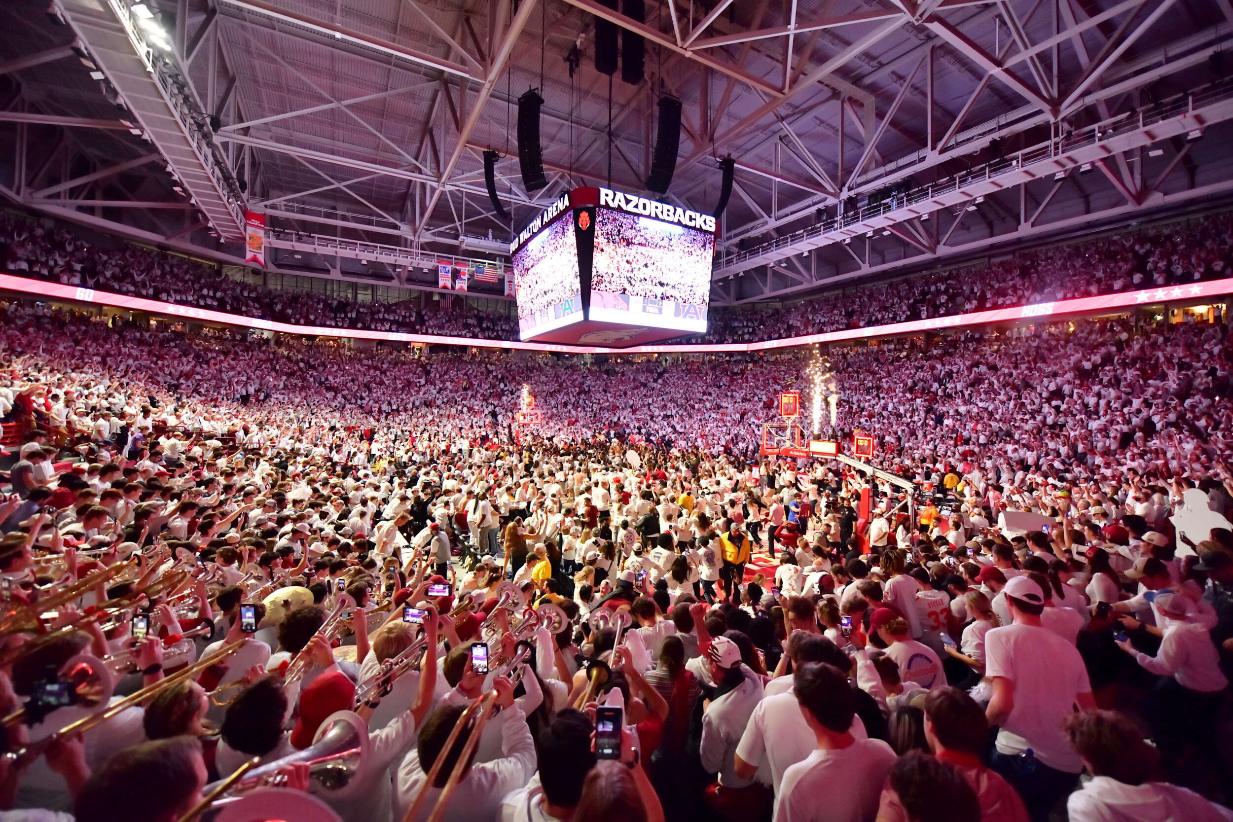 Arkansas rallies, then holds on to beat Auburn 75-73