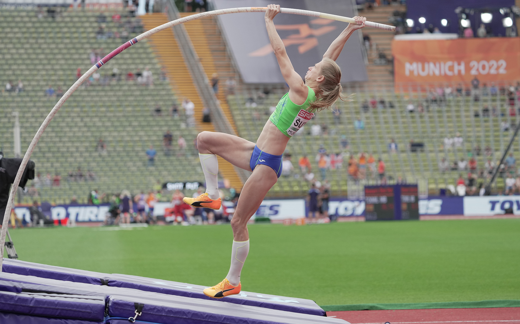 Tina Sutej advances to pole vault final at European Championships Arkansas Razorbacks