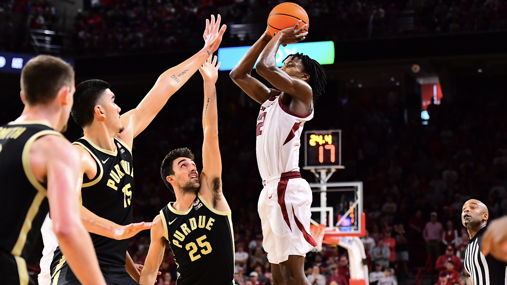 Alex Karaban beat the halftime buzzer to give UConn a 13-point