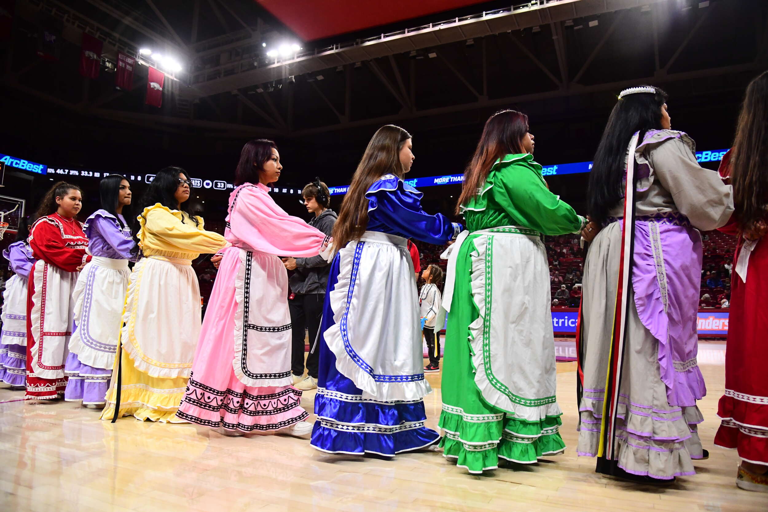 VIDEO: Choctaw Youth Halftime Friendship Dancing on NAHM Night | Arkansas  Razorbacks