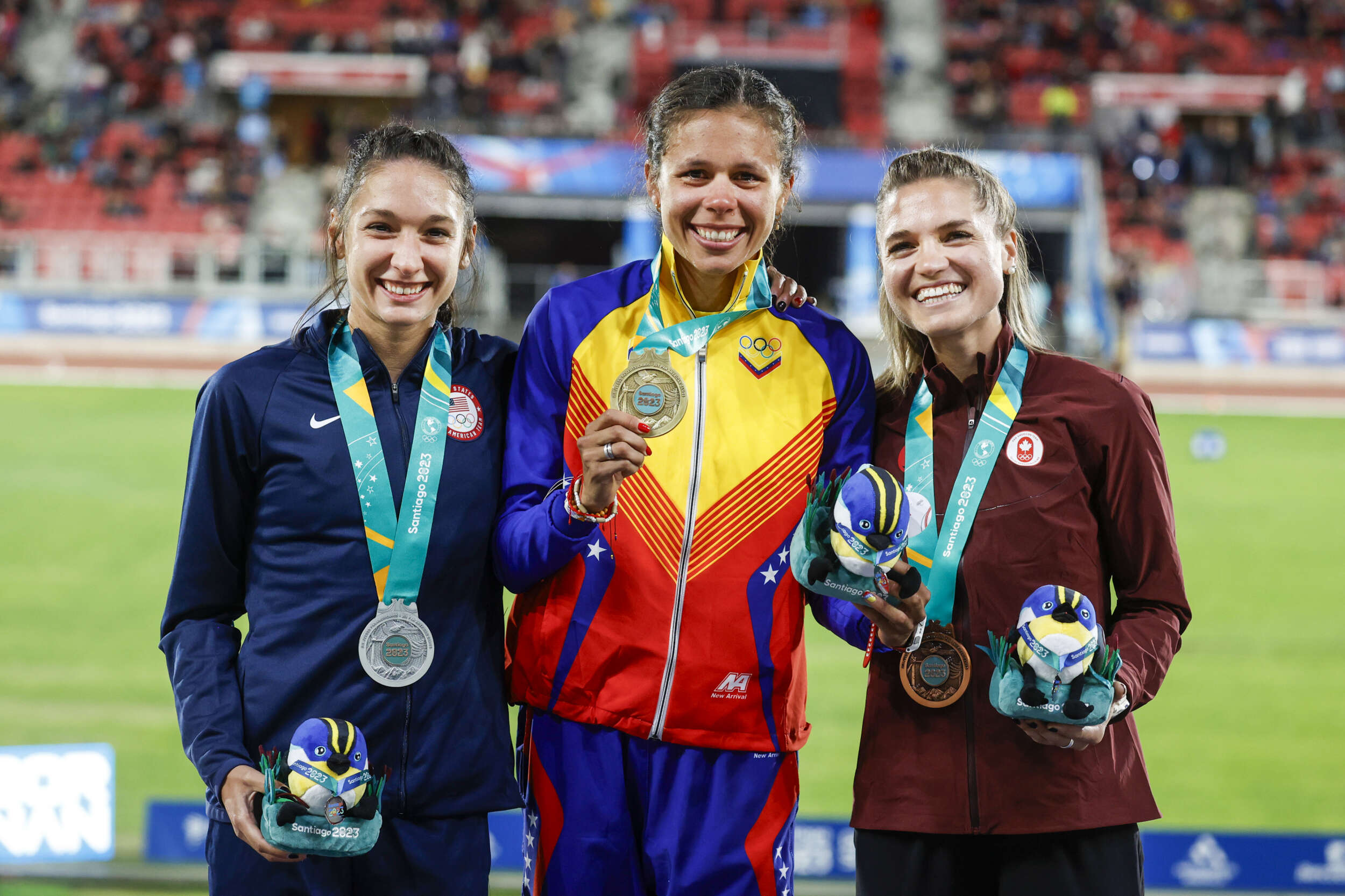 MANY lead changes and a Pan Am Record in women's 3000m