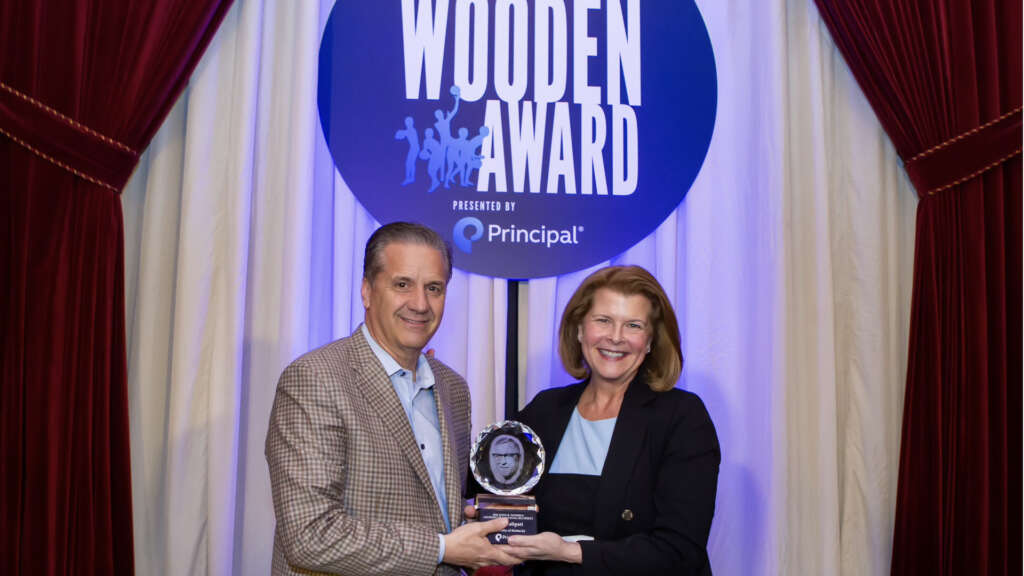 John Calipari Receives the John R. Wooden Award “Legends of Coaching” Honor