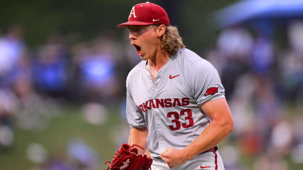 Smith Strikes Out 14, Diggs Powers 10-Run Outburst as #2 Arkansas Hammers #8 Kentucky in Opener
