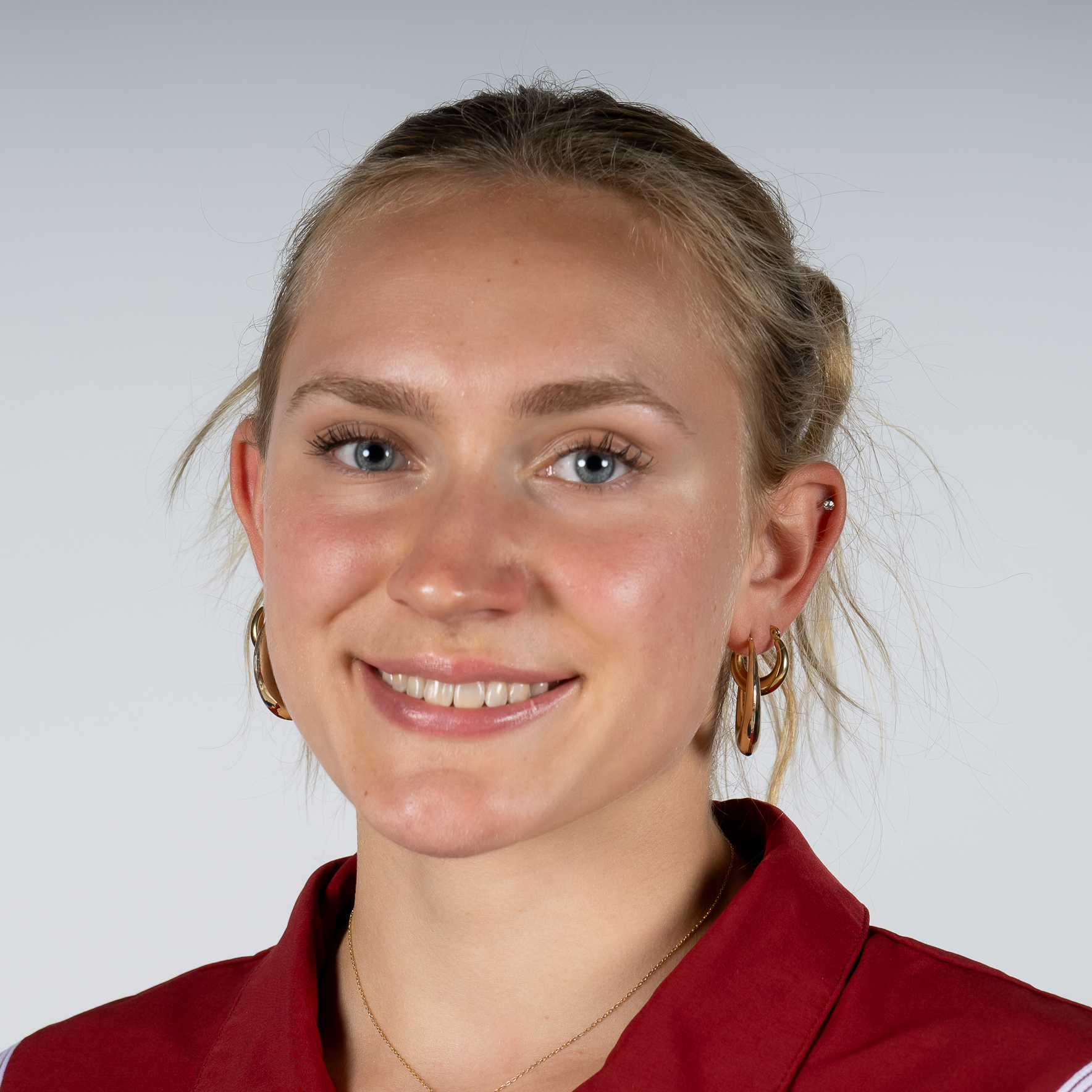 Lotti Hubert - Swimming & Diving - Arkansas Razorbacks