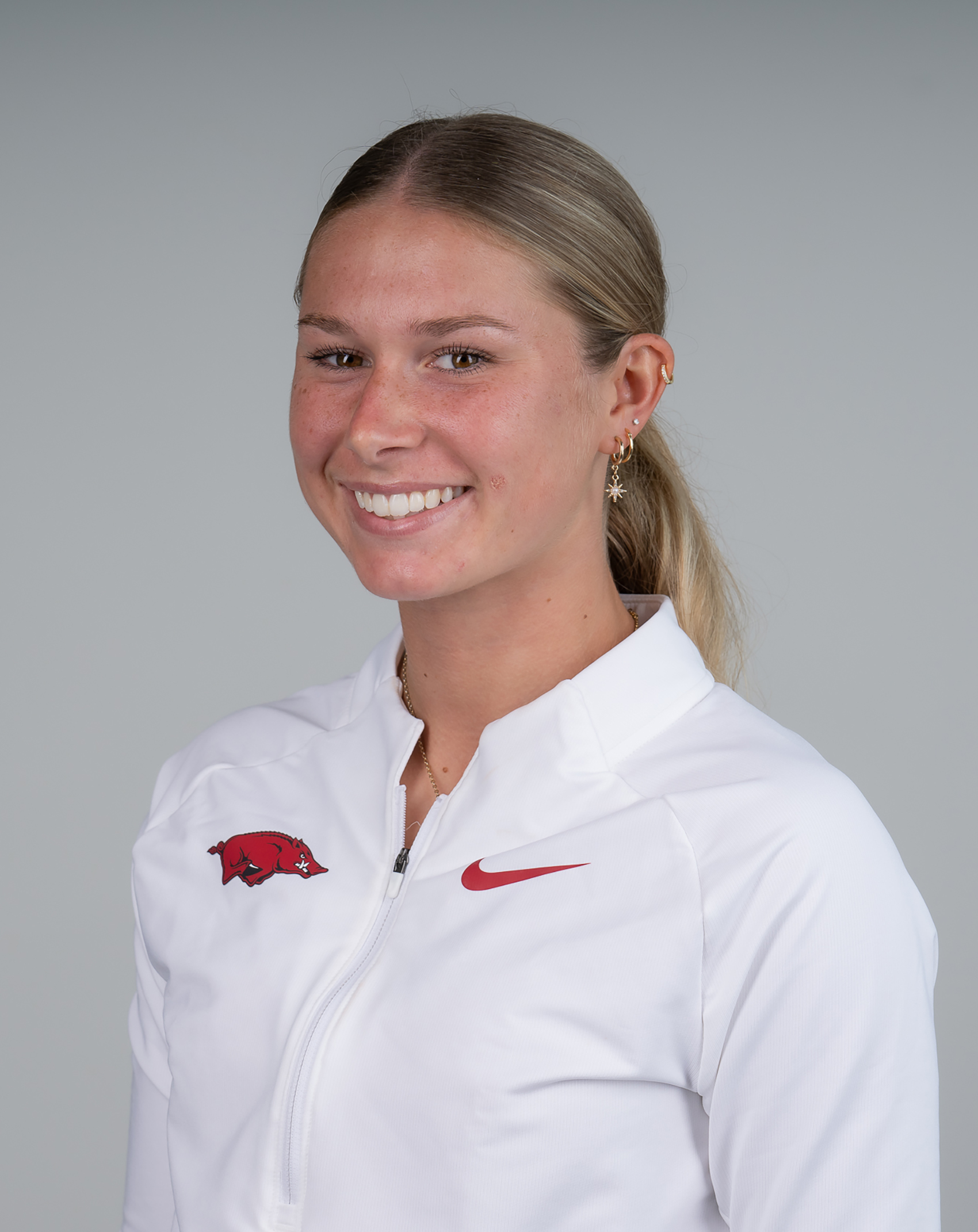 Ainsley Erzen - Women's Track & Field - Arkansas Razorbacks