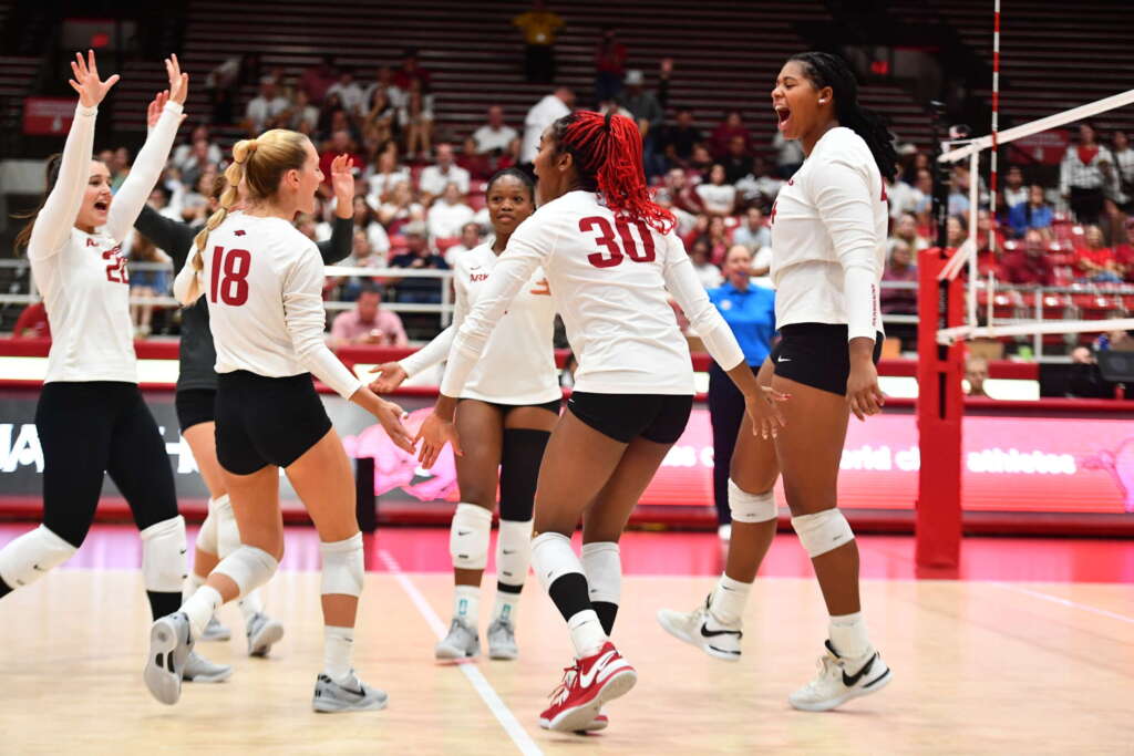 Arkansas Registers Third Straight Sweep on Saturday Night