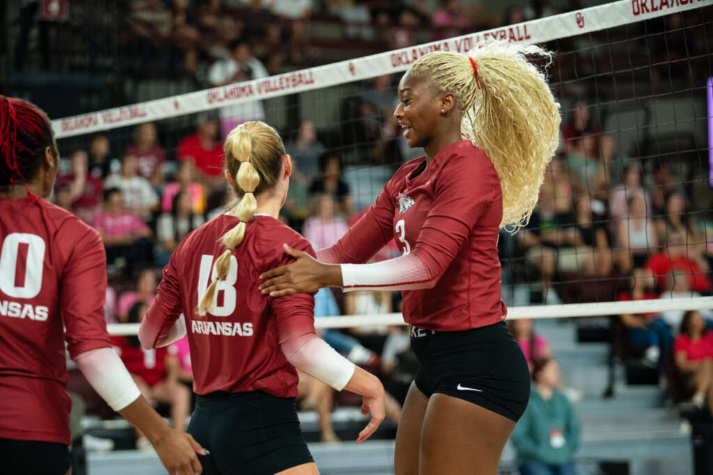 Arkansas Takes Down Oklahoma in Four Sets on Sunday