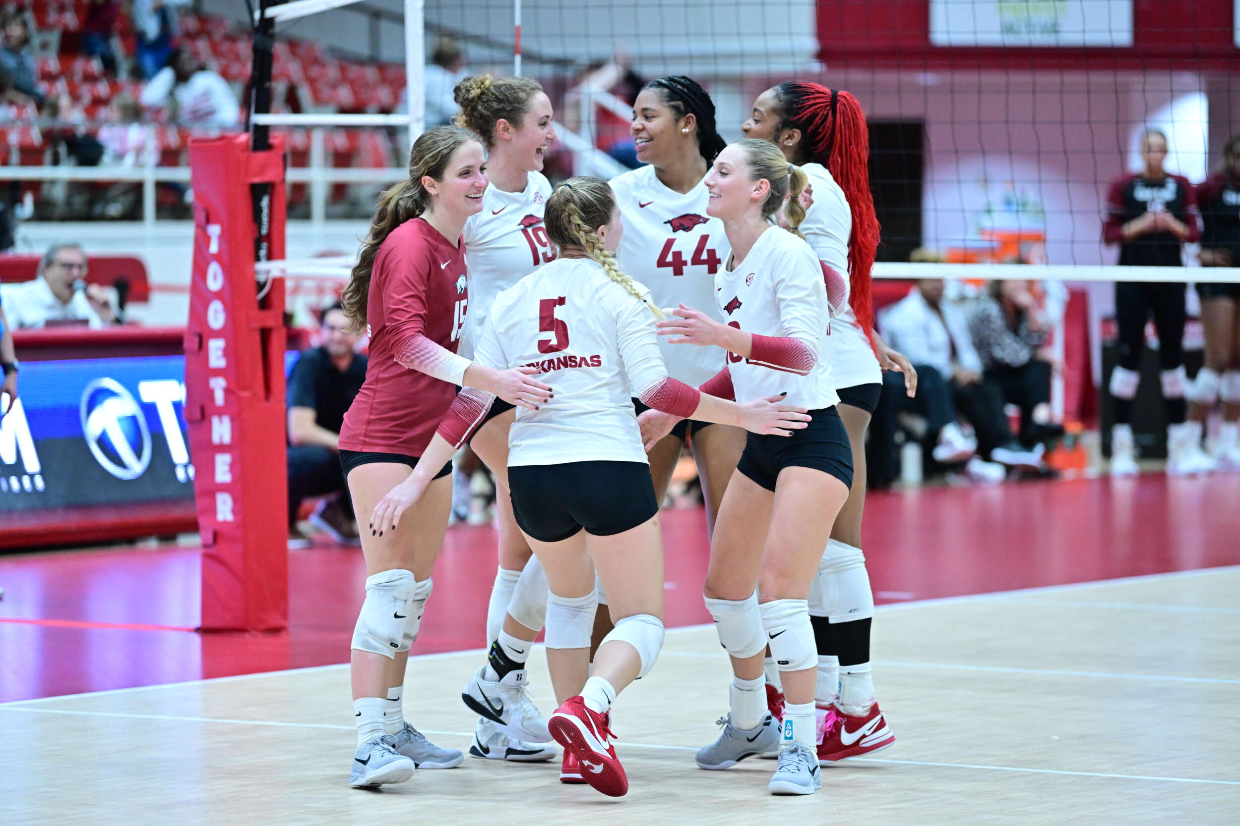 Arkansas Sweeps South Carolina on Friday