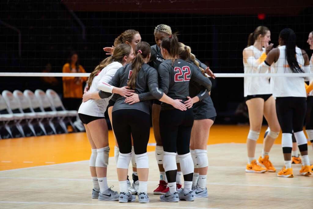 Razorbacks Swept by Vols in First of Two Weekend Matches