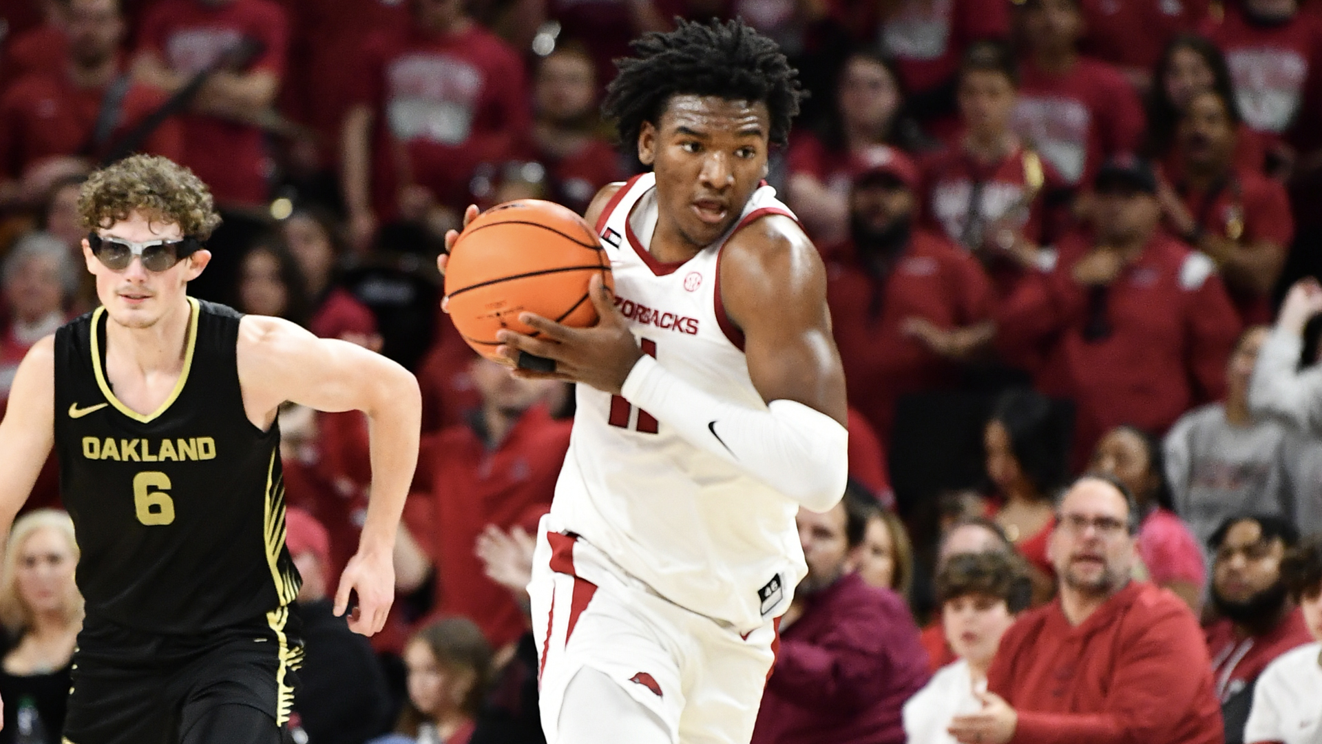 #23 Arkansas Dominates Oakland in Second Half for 92-62 Win