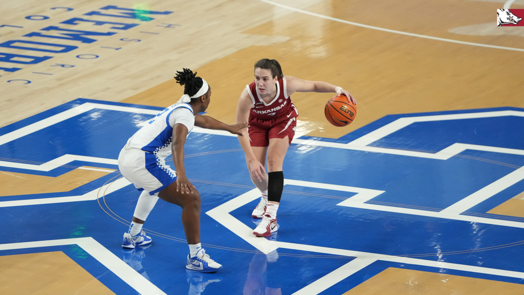 Higginbottom Scores 32 in Arkansas’ loss to No. 11 Kentucky