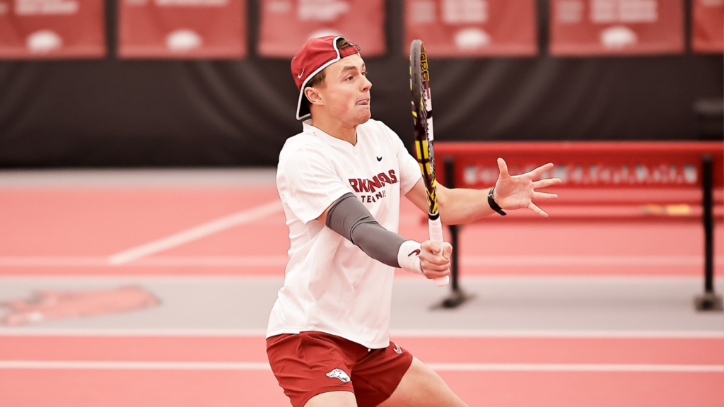 Arkansas Sweeps Memphis, Earns Fifth Straight Win