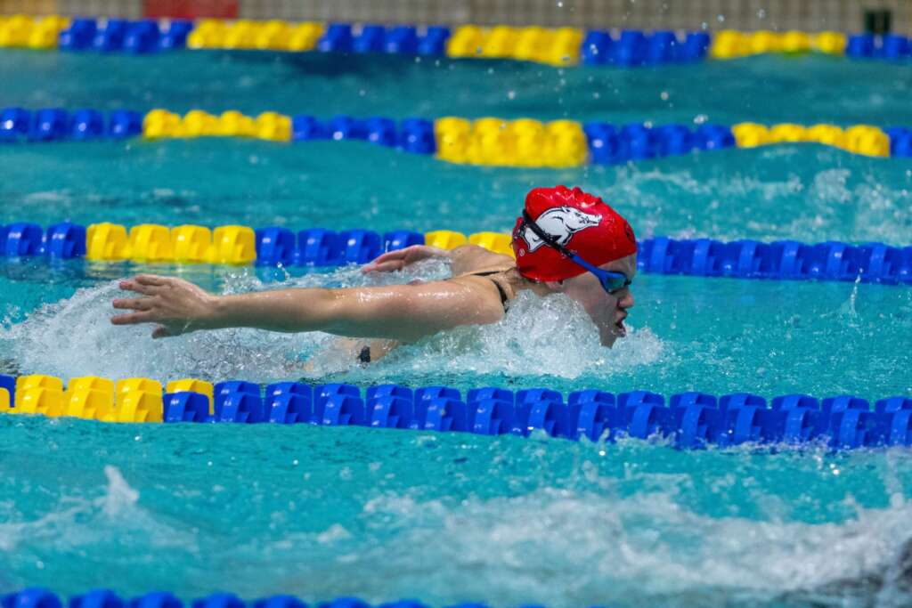 Razorback Swims Highlighted by Impressive Performances by Holly Robinson