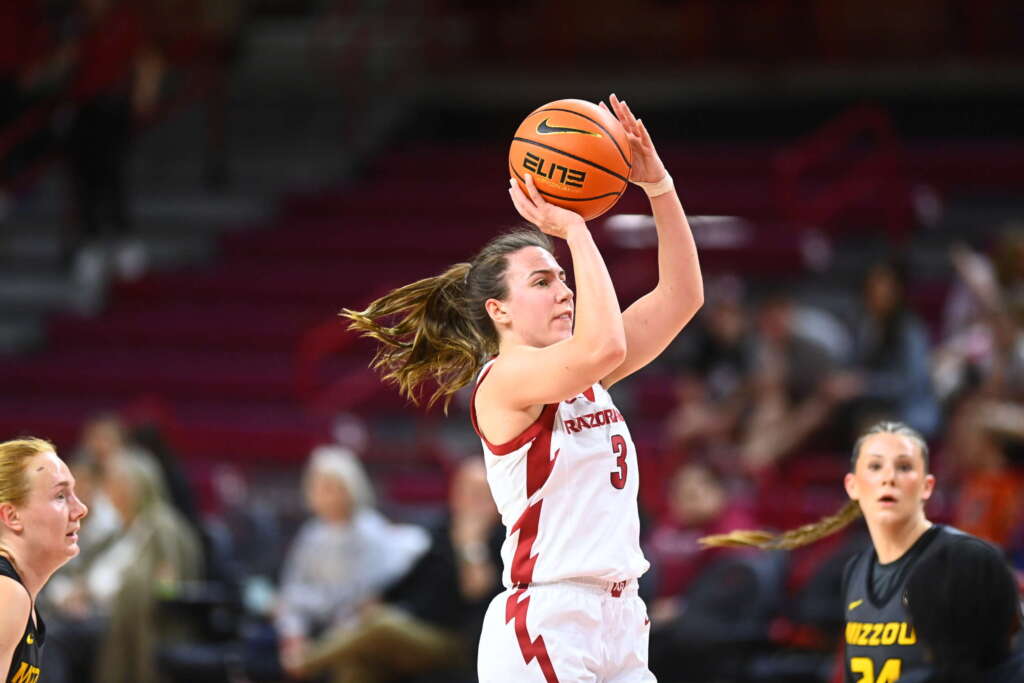 Higginbottom Scores 32 in Arkansas’ Loss to Missouri