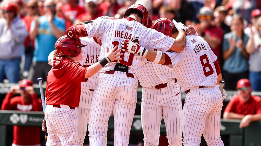 #3 Arkansas Suffocates South Carolina to Clinch 11th Consecutive SEC Home Weekend Series Win