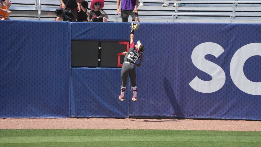Arkansas Tops Tennessee, 6-1 to Advance to SEC Tournament Semifinals