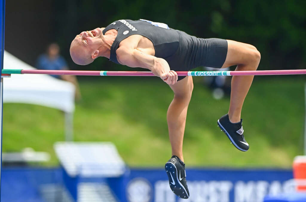 Weaver leads decathlon, Chesondin fourth in 10k at SEC