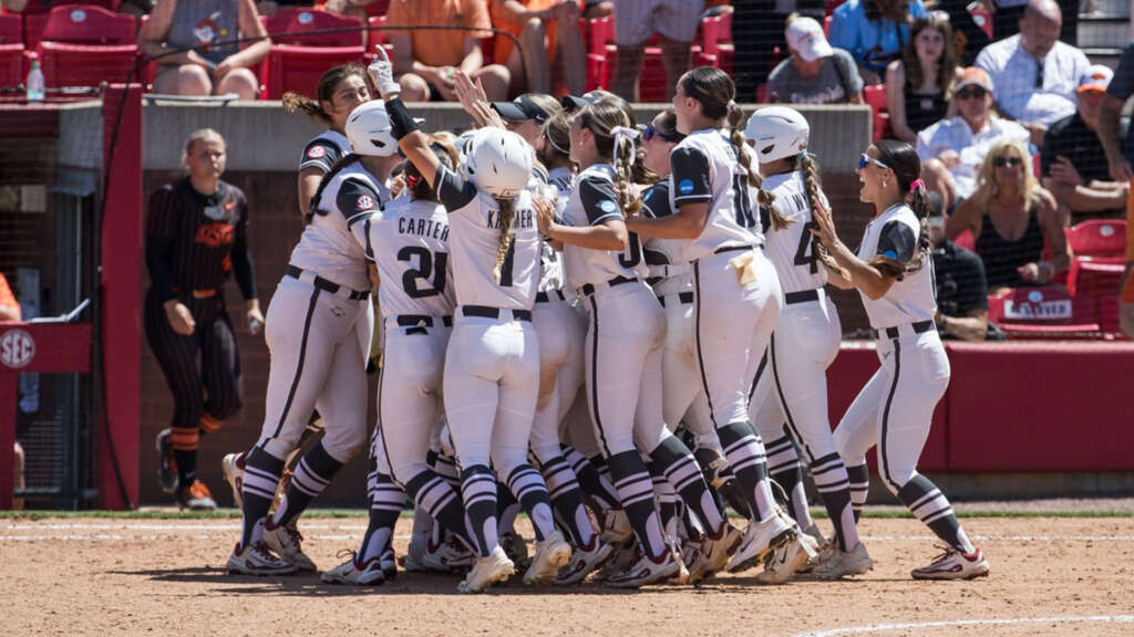 Nine Hogs Named Easton/NFCA All-America Scholar-Athletes