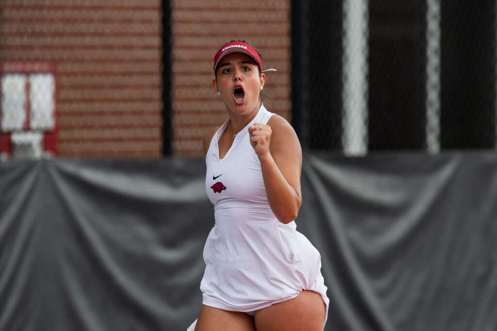 Carolina Gomez Gets Top-Ranked Win, Goes 1-1 on the Day