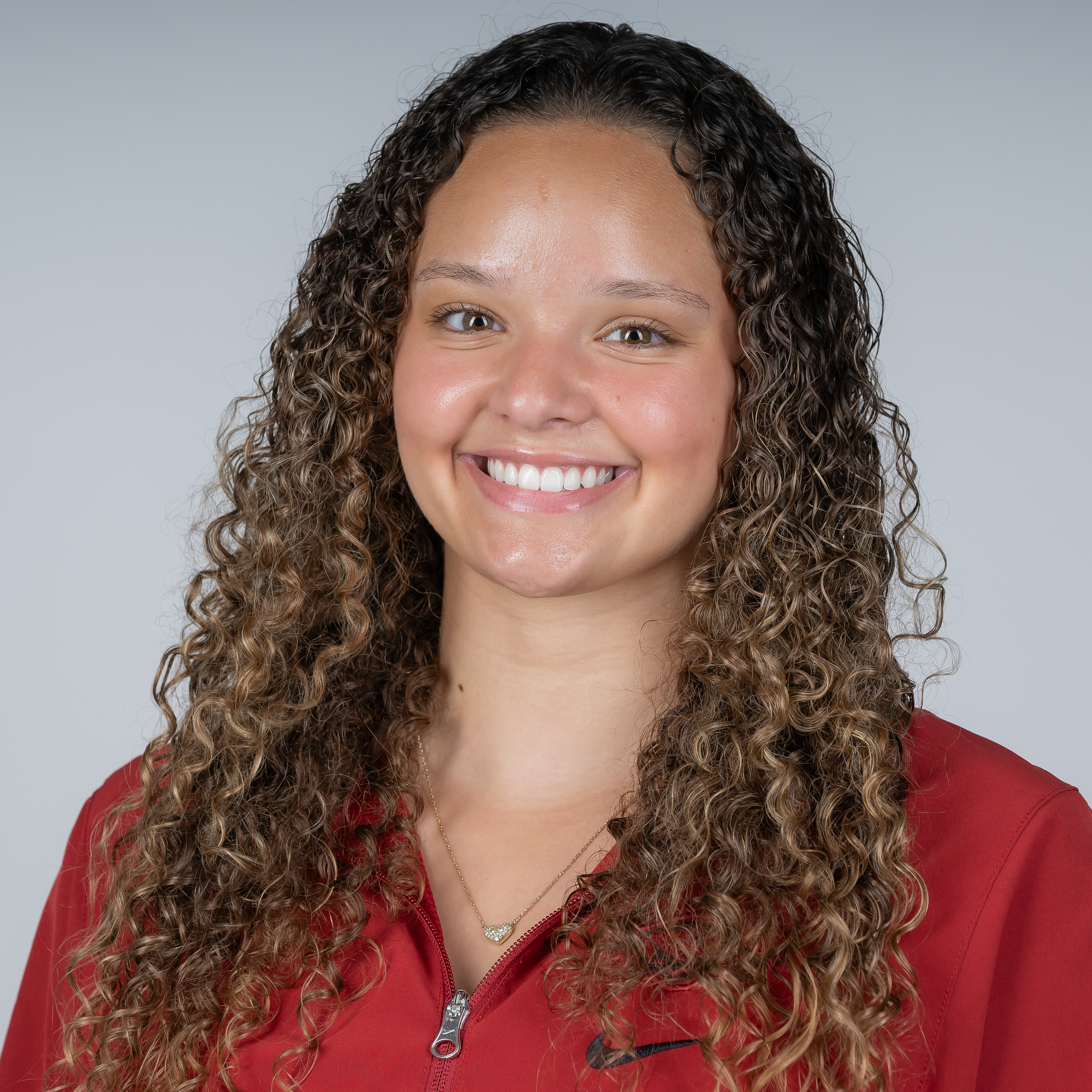 Isabella Perreira - Swimming & Diving - Arkansas Razorbacks