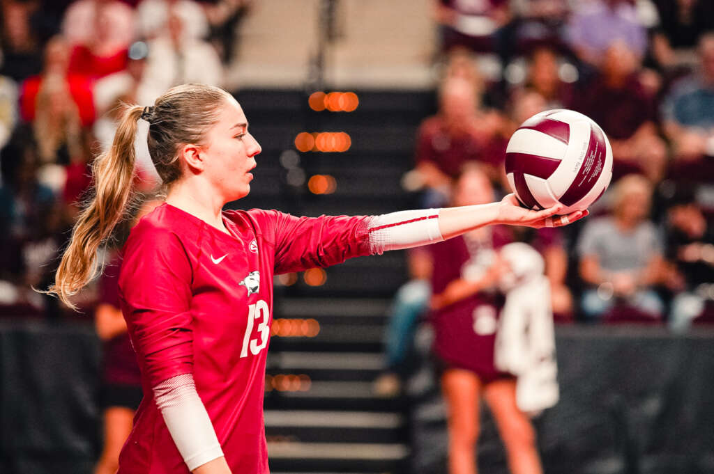 Arkansas Falls in Three At A&M Sunday