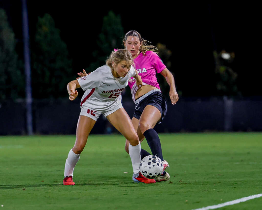 No. 6 Arkansas Snaps Unbeaten Streak at No. 22 Georgia