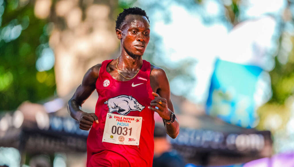 Chesondin breaks course record in leading Arkansas to team win