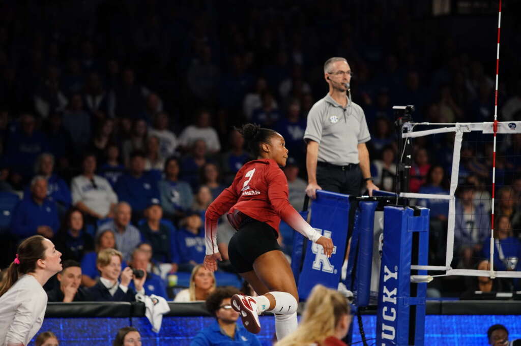 Arkansas Falls in Three to No. 2 Kentucky