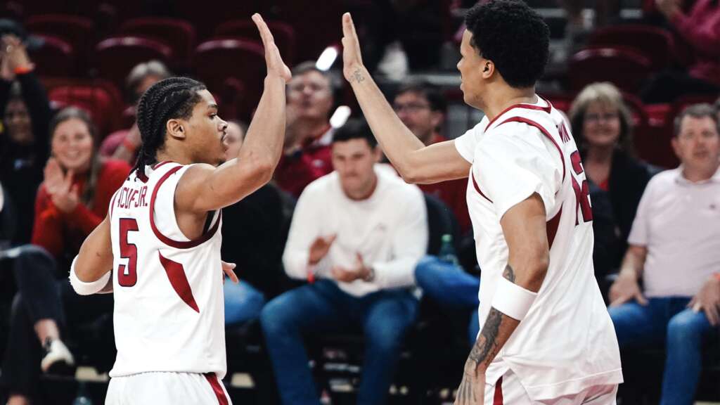 #21 Arkansas Holds Off Samford for 79-75 Win