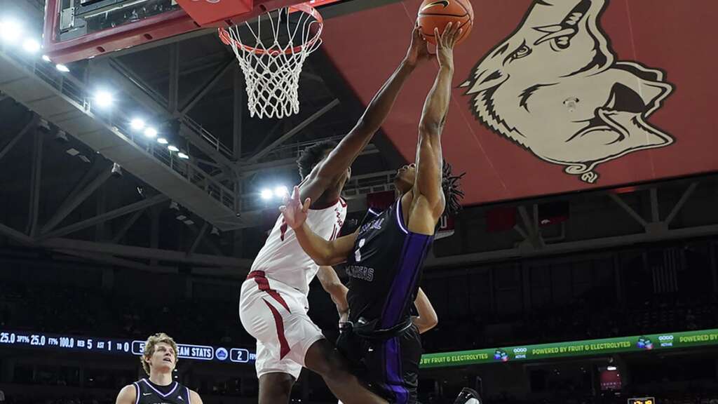 #21 Arkansas Pulls Away in 2nd Half to Beat UCA, 93-56