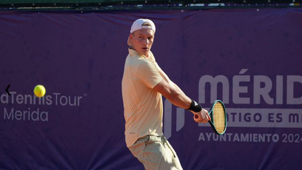 Dmitry Kopilevich Signs with Razorbacks