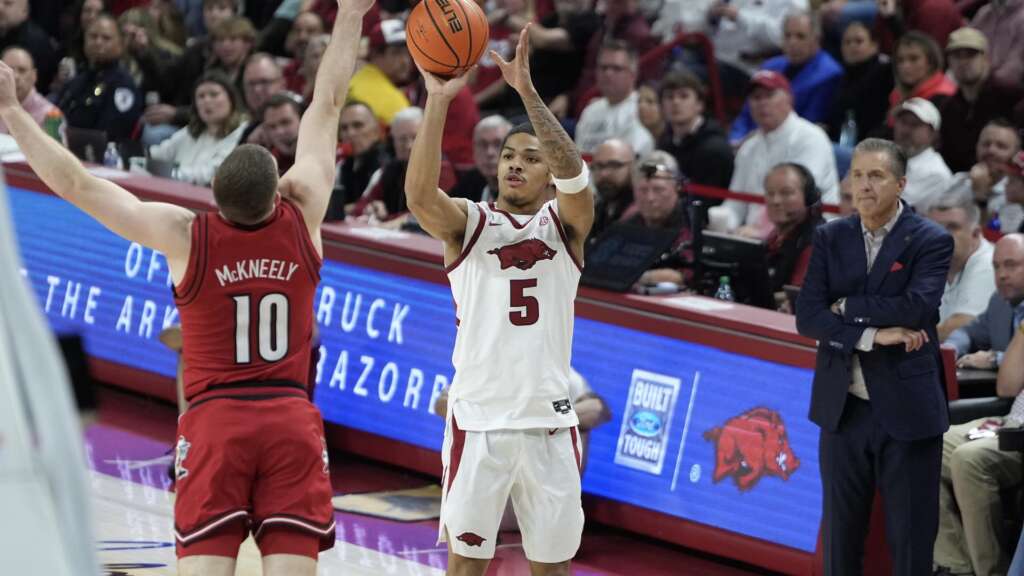 #25 Arkansas Takes Down #6 Louisville in ACC/SEC Challenge