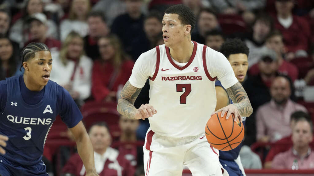 #14 Arkansas Runs Past Queens, 108-80