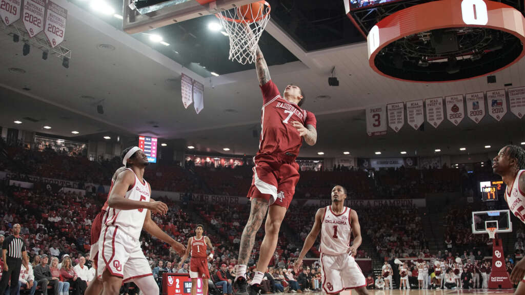 #15/16 Arkansas Gets Hard-Fought Road Win at Oklahoma