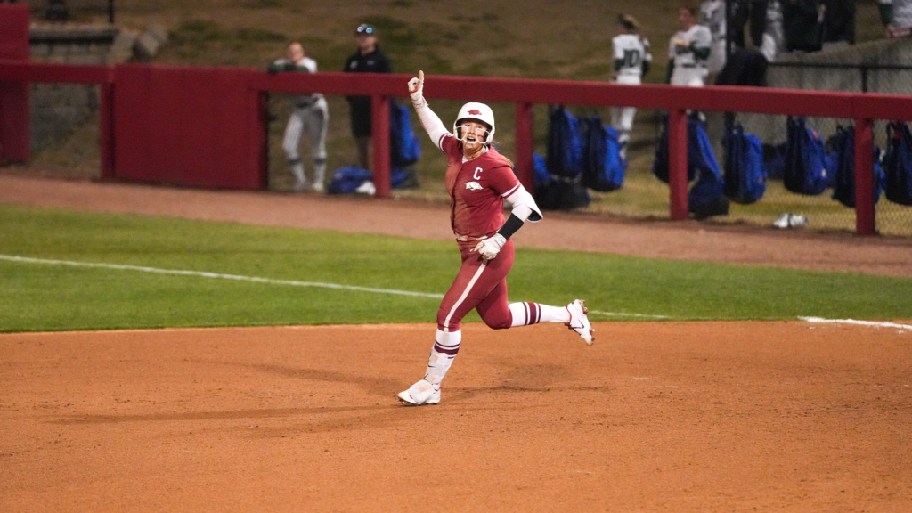 Razorbacks Increase Winning Streak to 14 Games by Demolishing Boise State, Charlotte