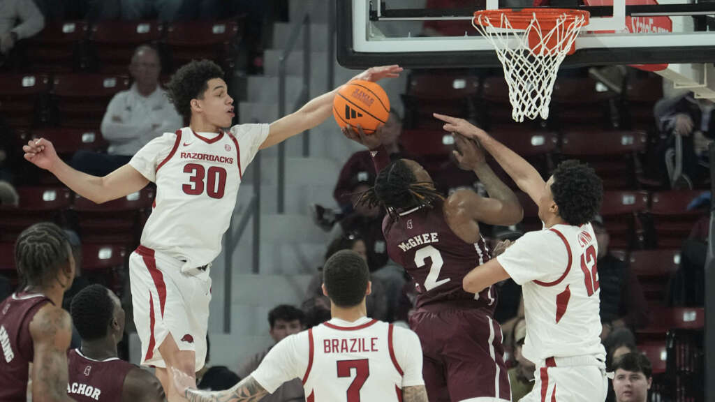 Hogs cruise by Bulldogs, 88-68