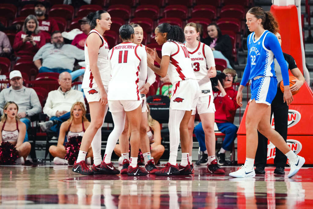 Hogs Fall to No. 18 Kentucky in Bud Walton Arena
