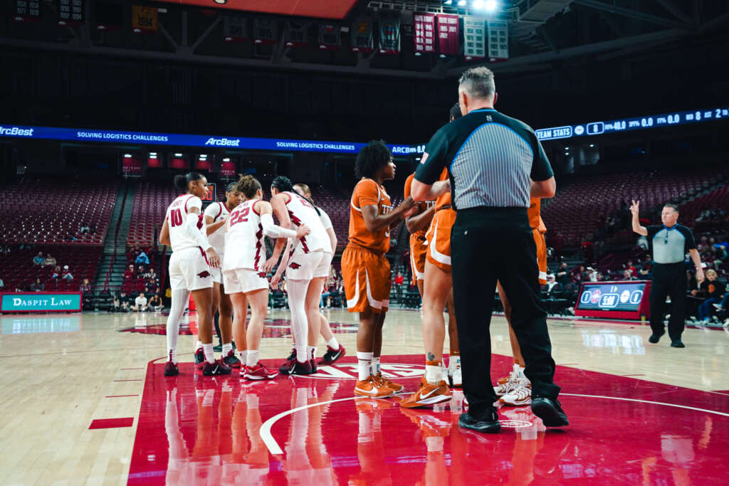 Deas Gets Double-Double in Loss to No. 4 Texas